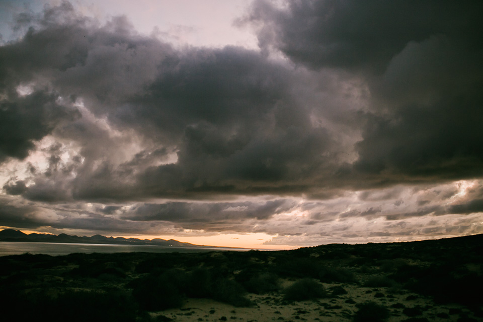 044_yann-audic_0013_lifestories-Wedding-Photography-engagement-session-lanzarote-canarias_IMG_5658